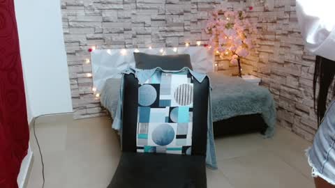 Snapshot of vanse_lust chatting on December 11, 10:49 pm Karuna online show from December 11, 10:49 pm