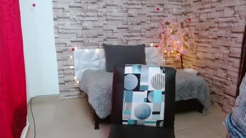 Snapshot of vanse_lust chatting on December 12, 9:58 pm Karuna online show from December 12, 9:58 pm