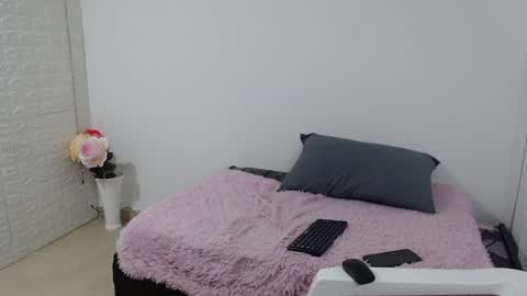 Snapshot of vanse_lust chatting on January 22, 8:49 pm Karuna online show from January 22, 8:49 pm