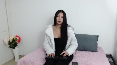 Snapshot of vanse_lust chatting on January 28, 3:47 am Karuna online show from January 28, 3:47 am