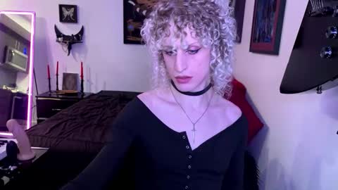 vantablossom online show from December 17, 5:24 am