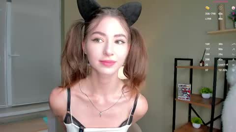 Snapshot of vanvanvibe chatting on May 28, 4:37 pm Charline online show from May 28, 4:37 pm