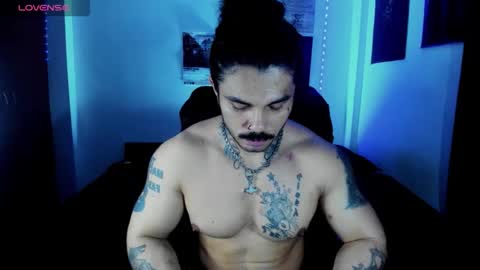 Snapshot of vanvelckan_ chatting on December 14, 1:22 am vanvelckan_ online show from December 14, 1:22 am