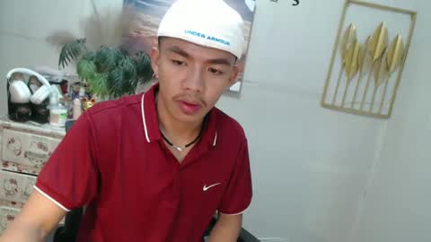 Snapshot of vanxxx2005 chatting on February 16, 9:27 pm vanxxx2005 online show from February 16, 9:27 pm