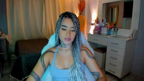 Snapshot of vayolett_bass chatting on March 27, 8:59 am Vayolett Bass online show from March 27, 8:59 am