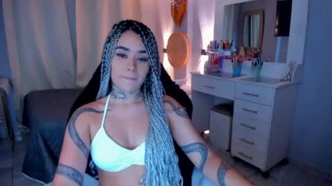 Snapshot of vayolett_bass chatting on April 27, 6:44 am Vayolett Bass online show from April 27, 6:44 am