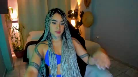 Snapshot of vayolett_bass chatting on May 6, 4:52 am Vayolett Bass online show from May 6, 4:52 am