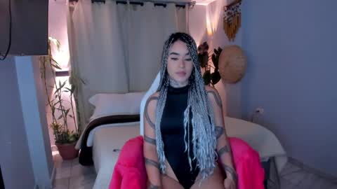 Snapshot of vayolett_bass chatting on May 14, 8:21 am Vayolett Bass online show from May 14, 8:21 am