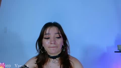 Snapshot of vayolett_dakotta chatting on February 16, 8:55 pm Vayolett online show from February 16, 8:55 pm