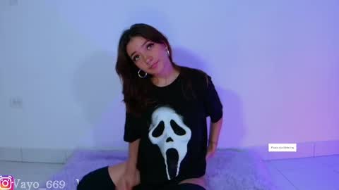 Snapshot of vayolett_dakotta chatting on February 17, 5:21 pm Vayolett online show from February 17, 5:21 pm