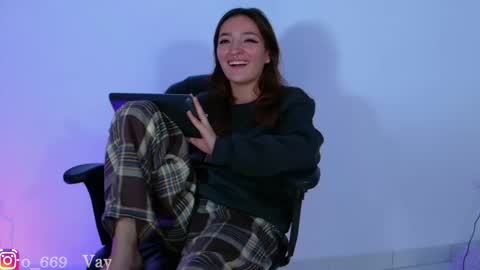 Snapshot of vayolett_dakotta chatting on February 28, 12:43 am Vayolett online show from February 28, 12:43 am