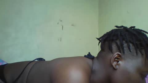Snapshot of vee_tommy chatting on December 6, 7:01 pm Vee tommy online show from December 6, 7:01 pm