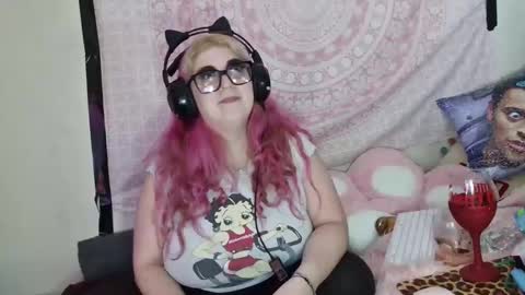 Snapshot of veelehanex3 chatting on December 3, 2:25 am Veronica Lehane online show from December 3, 2:25 am