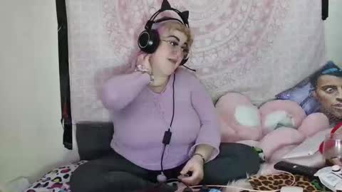 Snapshot of veelehanex3 chatting on December 9, 12:34 am Veronica Lehane online show from December 9, 12:34 am