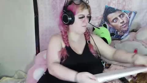 Snapshot of veelehanex3 chatting on January 4, 12:38 pm Veronica Lehane online show from January 4, 12:38 pm