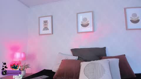 Vee Simons online show from September 13, 7:46 pm