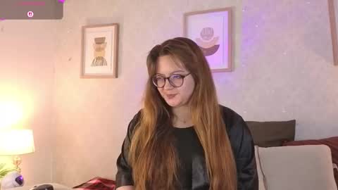 Vee Simons online show from November 21, 8:18 pm