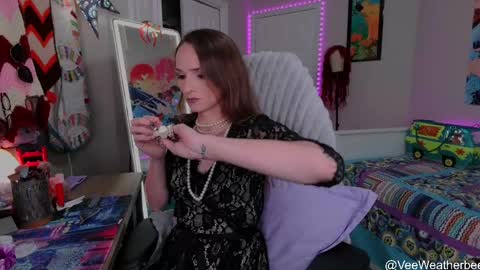 Snapshot of veeweatherbee chatting on May 16, 12:18 am Violet Weatherbee online show from May 16, 12:18 am