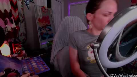 Snapshot of veeweatherbee chatting on May 20, 10:16 pm Violet Weatherbee online show from May 20, 10:16 pm