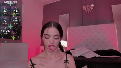 Snapshot of vega_roux chatting on December 4, 7:17 am VEGA online show from December 4, 7:17 am