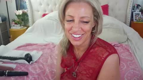 Snapshot of vegas_danielle chatting on May 30, 3:53 pm Vegas Dani online show from May 30, 3:53 pm