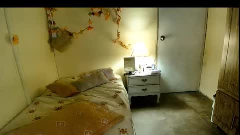 veka_lourens online show from September 22, 7:05 pm