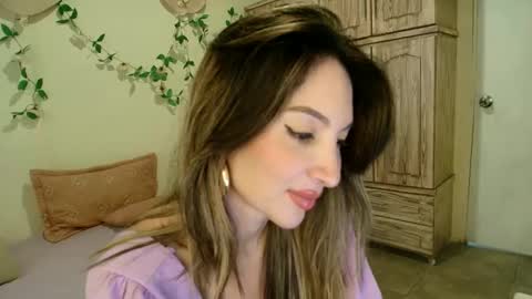 Snapshot of veka_lourens chatting on April 26, 5:10 pm veka_lourens online show from April 26, 5:10 pm
