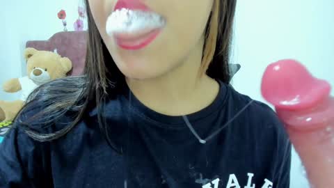 Snapshot of veky_saliva01 chatting on December 29, 2:31 pm camila online show from December 29, 2:31 pm