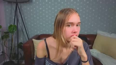 Snapshot of vel1ka chatting on October 8, 11:52 am Barbara online show from October 8, 11:52 am