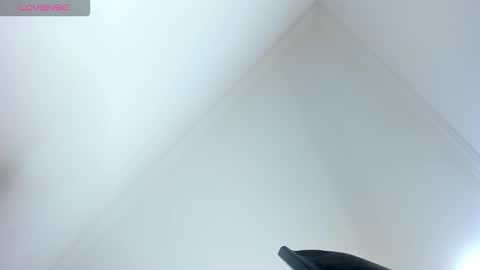 velez_isa online show from February 12, 7:42 pm