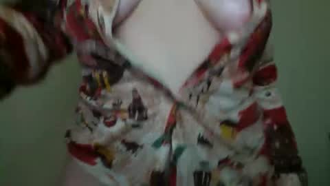 Snapshot of velira_ chatting on March 26, 3:45 am velira_ online show from March 26, 3:45 am