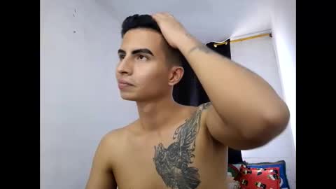 Snapshot of velk_hot1 chatting on December 28, 5:03 pm velk_hot1 online show from December 28, 5:03 pm