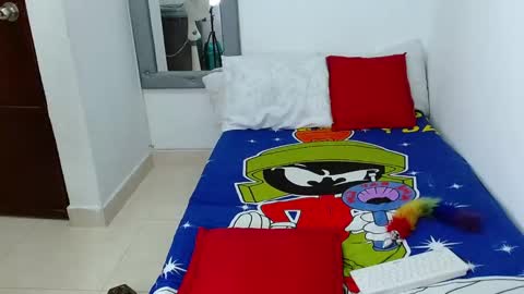 Snapshot of velk_hot1 chatting on November 21, 9:35 pm velk_hot1 online show from November 21, 9:35 pm