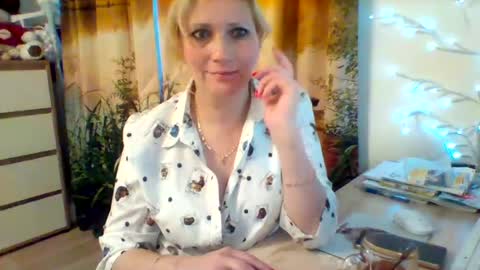 Snapshot of velka_raspberry chatting on June 17, 4:41 pm velka_raspberry online show from June 17, 4:41 pm