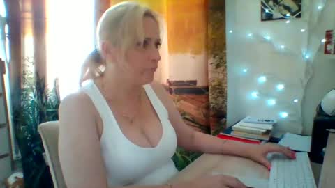Snapshot of velka_raspberry chatting on July 23, 3:32 pm velka_raspberry online show from July 23, 3:32 pm