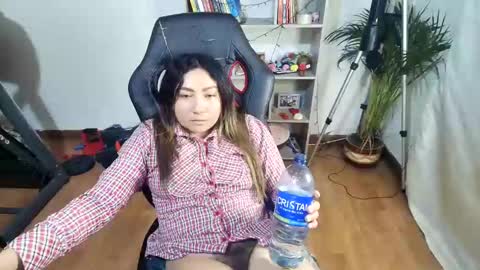 Snapshot of vellarossa chatting on December 16, 7:26 am Im VelaI will be Christmas and New Year with my family December 22 to January 13 I will miss you guys. online show from December 16, 7:26 am