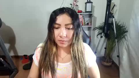 Snapshot of vellarossa chatting on December 17, 12:56 am Im VelaI will be Christmas and New Year with my family December 22 to January 13 I will miss you guys. online show from December 17, 12:56 am