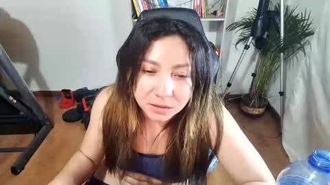 Snapshot of vellarossa chatting on December 19, 3:51 am Im VelaI will be Christmas and New Year with my family December 22 to January 13 I will miss you guys. online show from December 19, 3:51 am