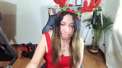 Snapshot of vellarossa chatting on December 21, 6:55 pm Im VelaI will be Christmas and New Year with my family December 22 to January 13 I will miss you guys. online show from December 21, 6:55 pm