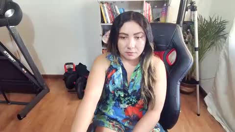 Snapshot of vellarossa chatting on January 22, 9:32 pm Im VelaI will be Christmas and New Year with my family December 22 to January 13 I will miss you guys. online show from January 22, 9:32 pm
