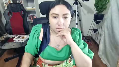 Snapshot of vellarossa chatting on October 5, 2:32 am Im VelaI will be Christmas and New Year with my family December 22 to January 13 I will miss you guys. online show from October 5, 2:32 am