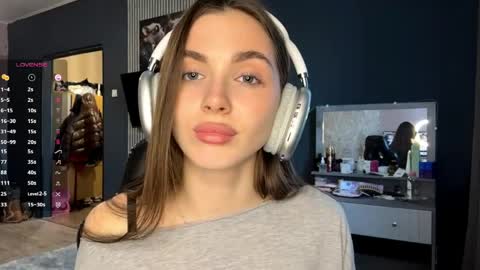 Nia online show from March 29, 3:01 pm