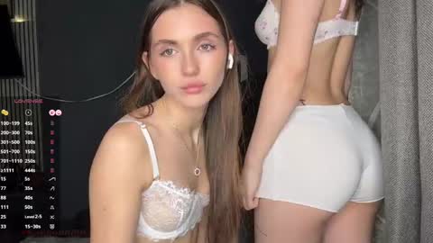 Nia online show from April 18, 7:58 pm