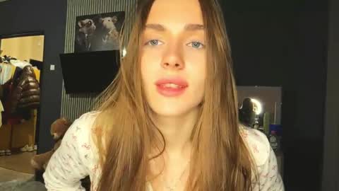 Nia online show from April 28, 5:07 pm