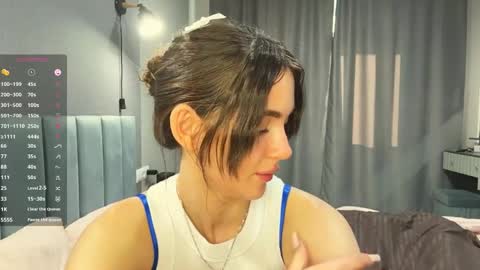Snapshot of veluxe chatting on May 18, 3:07 pm Nia online show from May 18, 3:07 pm