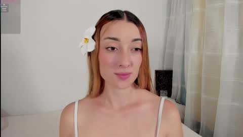Snapshot of velvet_00 chatting on May 13, 3:37 am velvet_00 online show from May 13, 3:37 am