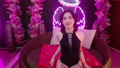 Snapshot of velvet_c4k3 chatting on November 7, 3:56 pm Velvet c4k3 online show from November 7, 3:56 pm