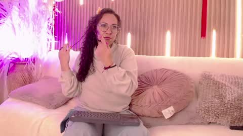 Emma Curly online show from May 23, 12:20 pm