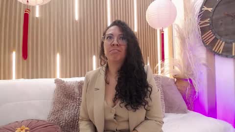 Emma Curly online show from May 28, 12:35 pm