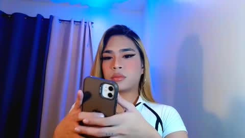 velvet_delux69 online show from November 3, 12:39 pm